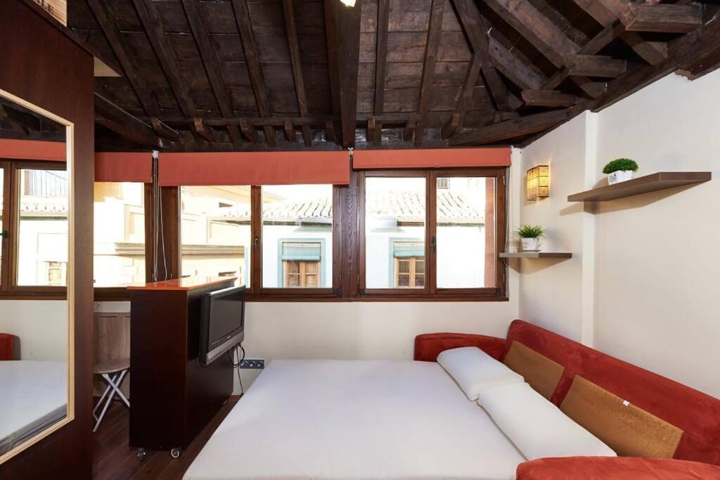 Lindo Estudio Con Terraza San Matias Granada Exterior photo